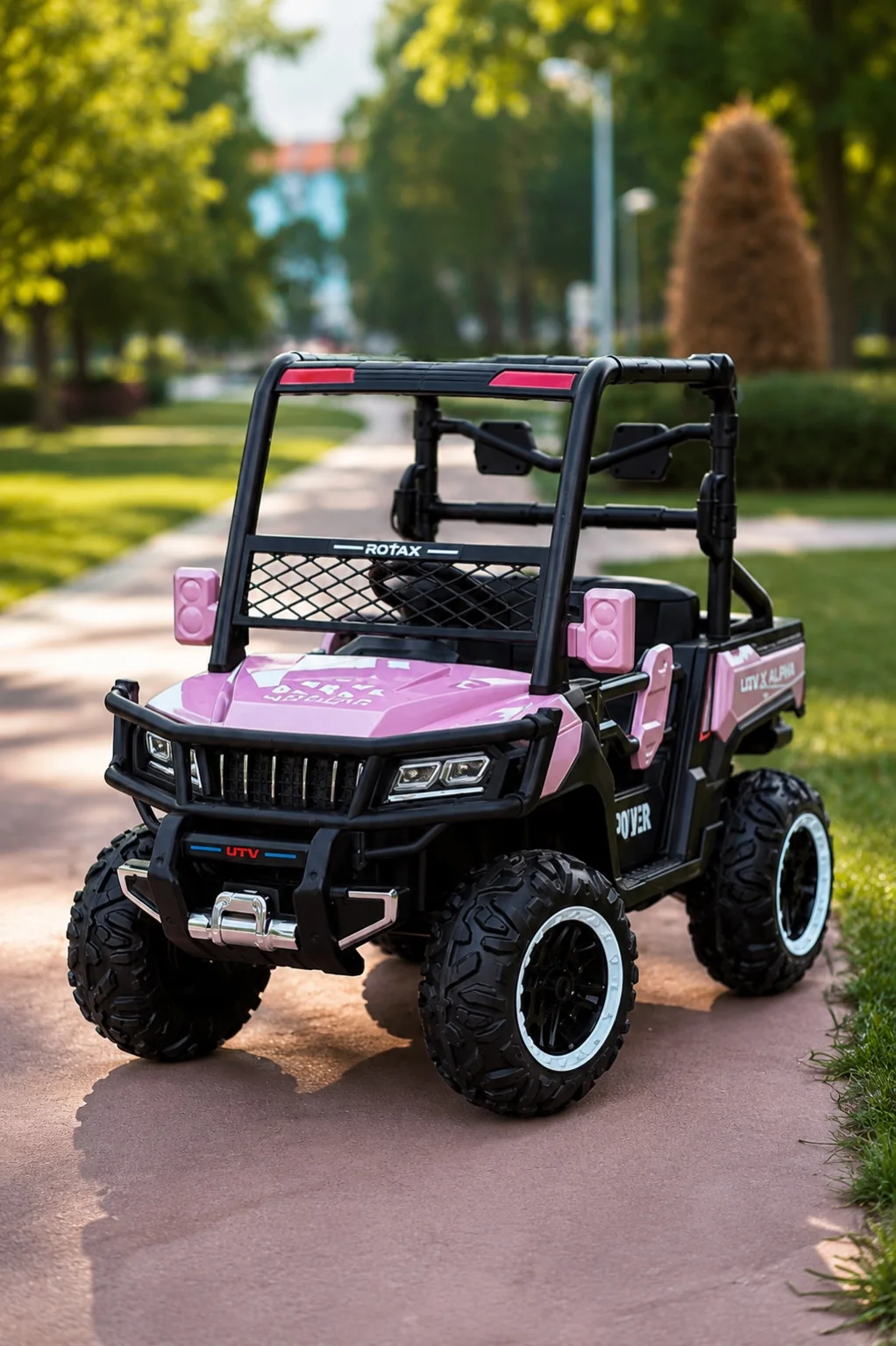 Pembe UTV X-ALPHA önden görünüm